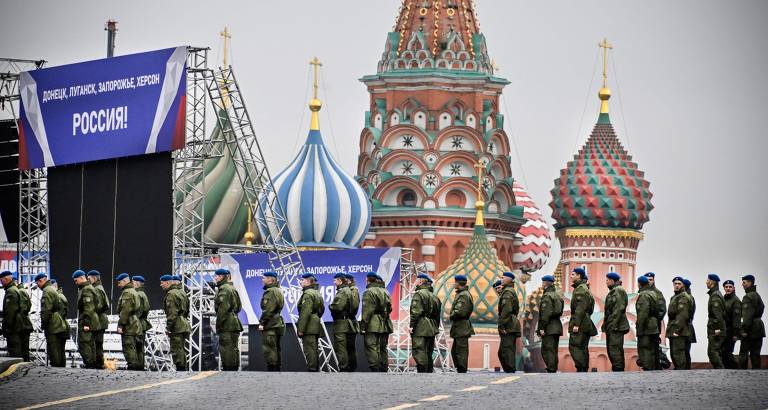 Putin celebra anexação de territórios da Ucrânia em cerimônia na praça Vermelha