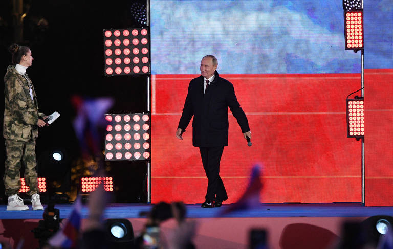 Putin celebra anexação de territórios da Ucrânia na praça Vermelha
