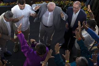 Lula e Alckmin em encontro com evangélicos em São Gonçalo (RJ)