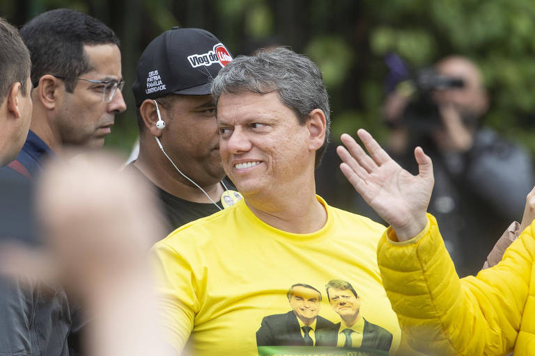 Tarcísio participou de motociata com Bolsonaro na véspera da eleição