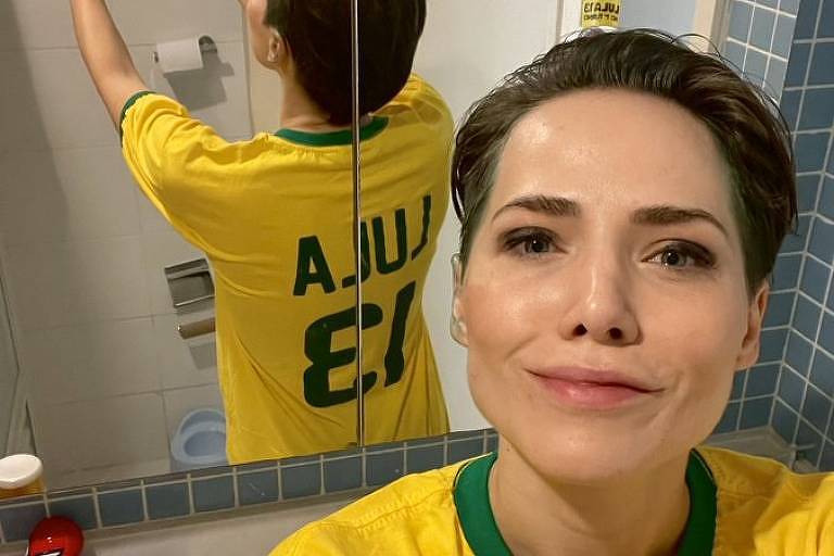 Letícia Colin publica foto usando camiseta do Brasil com o nome de Lula nas costas