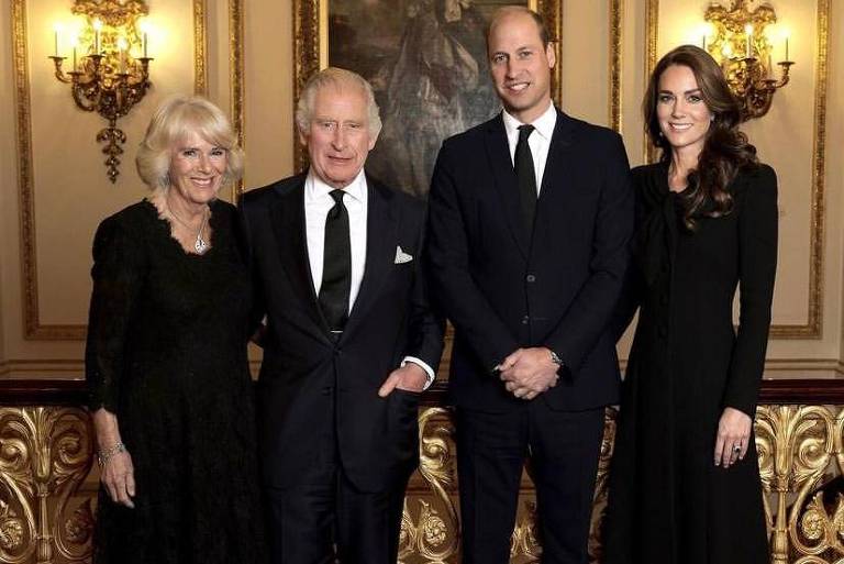 família real inglesa: Camilla Parker Bowles, Charles, William e Kate Middleton