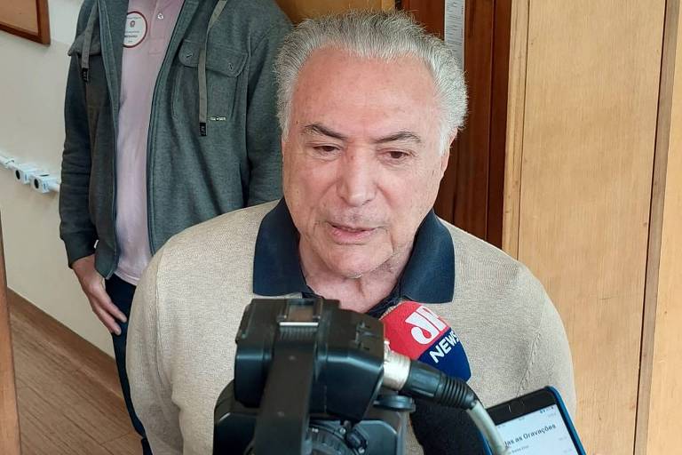 Temer rebate críticas de Lula e o acusa de tentar 'reescrever a história'