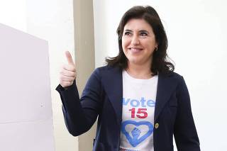 Simone tebet mdb votando . eleição 2022