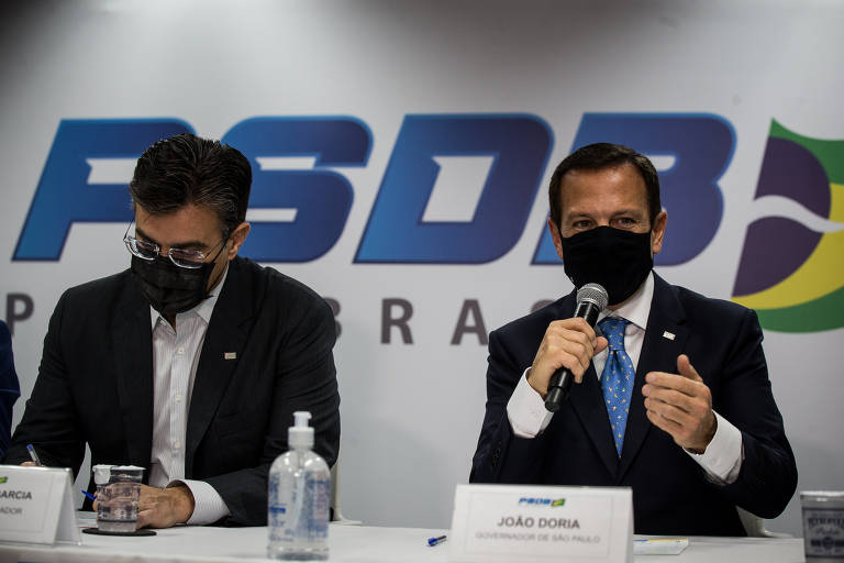 Rodrigo foi vice-governador e secretário de Governo de João Doria (PSDB), de quem recebeu o convite para deixar o DEM e se filiar ao PSDB; na foto, Rodrigo e Doria dão entrevista a jornalistas na sede do PSDB, na capital paulista