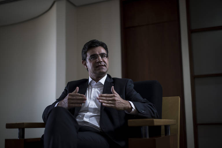 Nascido em Tanabi, no interior do estado, Rodrigo é advogado e empresário; na foto, o então secretário de Habitação do estado de São Paulo no governo Geraldo Alckmin (PSDB) e pré-candidato do DEM ao governo de São Paulo, dá entrevista, em 2017