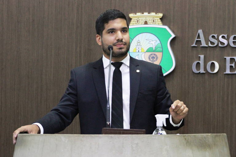 André Fernandes, do PL, de CE