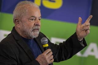O ex-presidente Lula (PT) participa de reunião de campanha