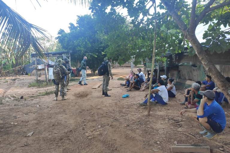 Oficiais da Polícia Federal e Ibama fecham garimpo ilegal em terra indígena no Pará. O parecer jurídico da Procuradoria Federal afirma que a nova decisão de declarar a prescrição de multas contraria entendimento vigente no órgão, expresso em uma orientação normativa de 2009, atualizada em 2014