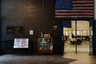 A sign directs primary voters to a polling place set up at an elementary school in Allston, Mass., on Sept. 6, 2022. (Sophie Park/The New York Times)