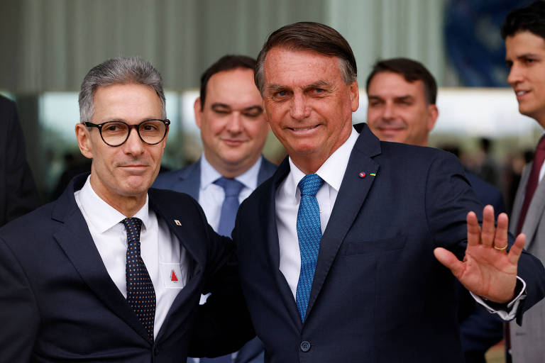 Jair Bolsonaro (PL) e Romeu Zema (Novo) durante anúncio de apoio do governador de MG ao presidente