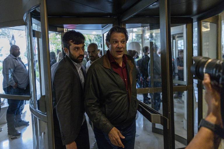 Fernando Haddad (PT) chega a hotel onde equipe de Lula está reunida em SP