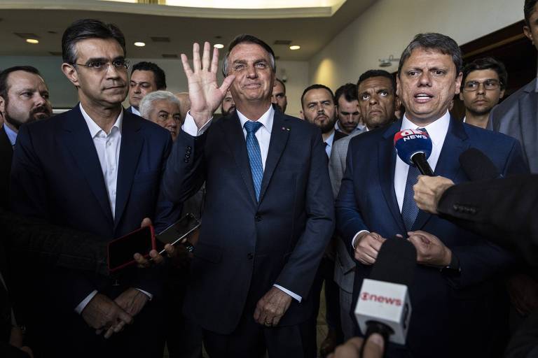 O presidente Jair Bolsonaro (PL) e o candidato ao Governo de São Paulo Tarcísio de Freitas (Republicanos) recebem apoio do governador Rodrigo Garcia (PSDB-SP)