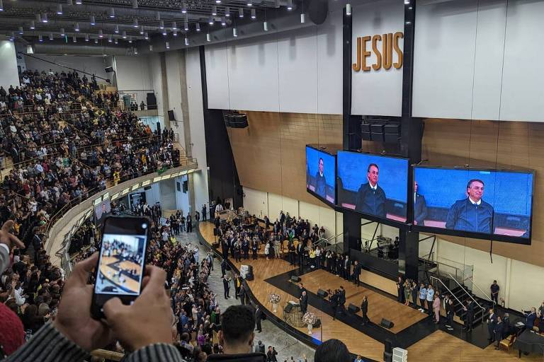 O presidente Jair Bolsonaro discursa no templo da Assembléia de Deus no bairro do Brás, em São Paulo