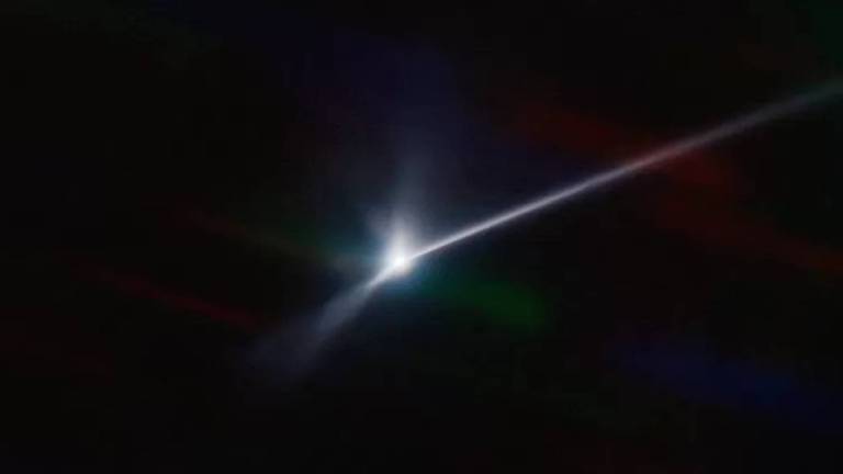 Imagem do rastro de um asteroide. Se assemelha a um flash de luz.