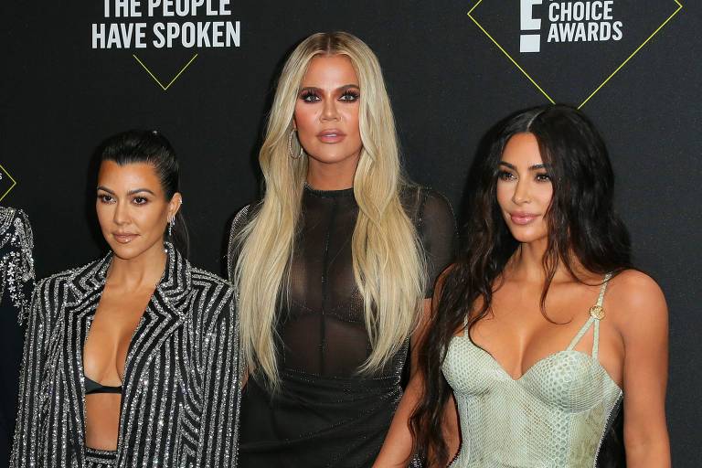 Kourtney Kardashian afirma ter se distanciado de Kim e Khloé
