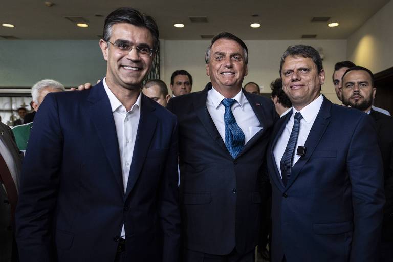 Em 2022, Rodrigo concorreu ao Governo de São Paulo, mas não avançou: o segundo turno foi disputado por Fernando Haddad (PT) e Tarcísio de Freitas (Republicanos), à dir.; na foto, após a derrota, Rodrigou anunciou o apoio às candidaturas de Tarcísio e de Jair Bolsonaro (PL)