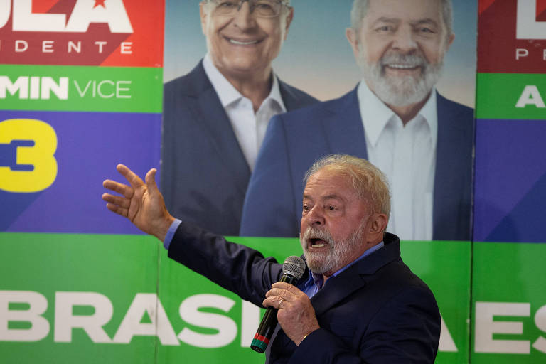 O ex-presidente Lula (PT) durante reunião com senadores e governadores 