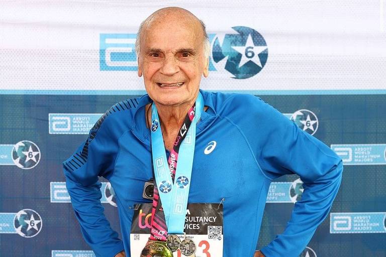 Drauzio Varella, aos 79, ganha medalha por finalizar seis principais maratonas do mundo