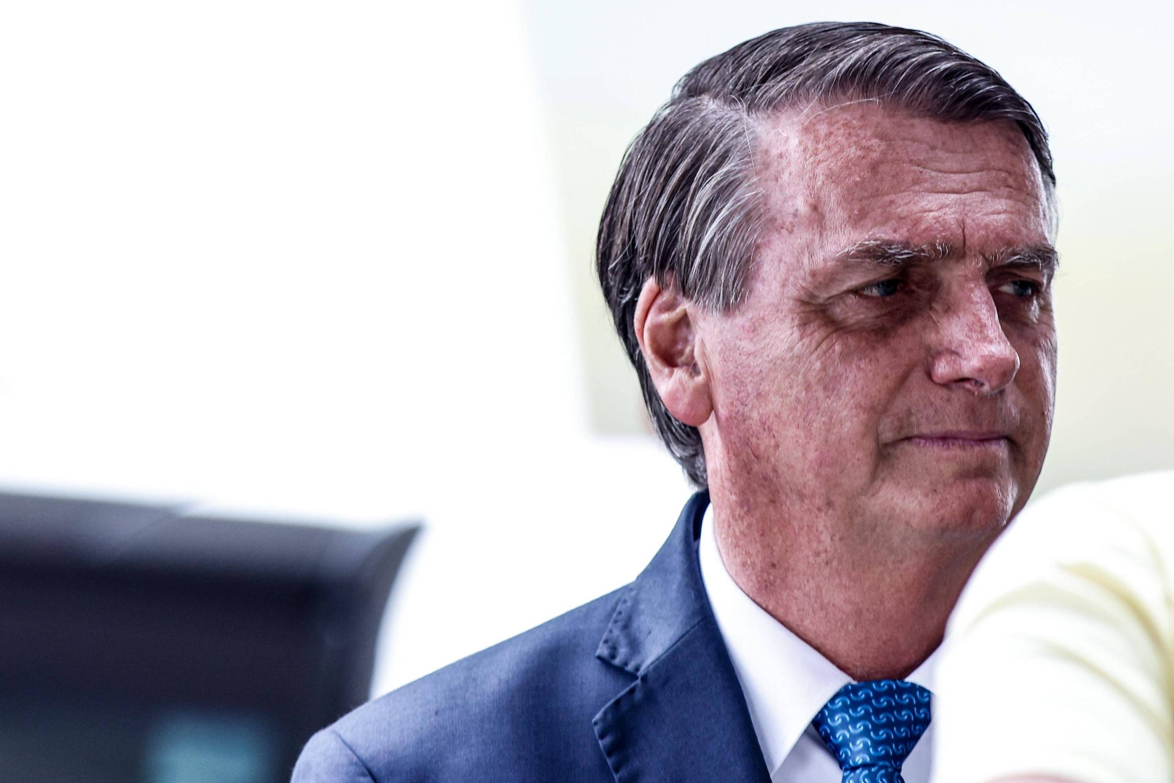 Sem mostrar provas, Bolsonaro coloca em xeque apuração das eleições