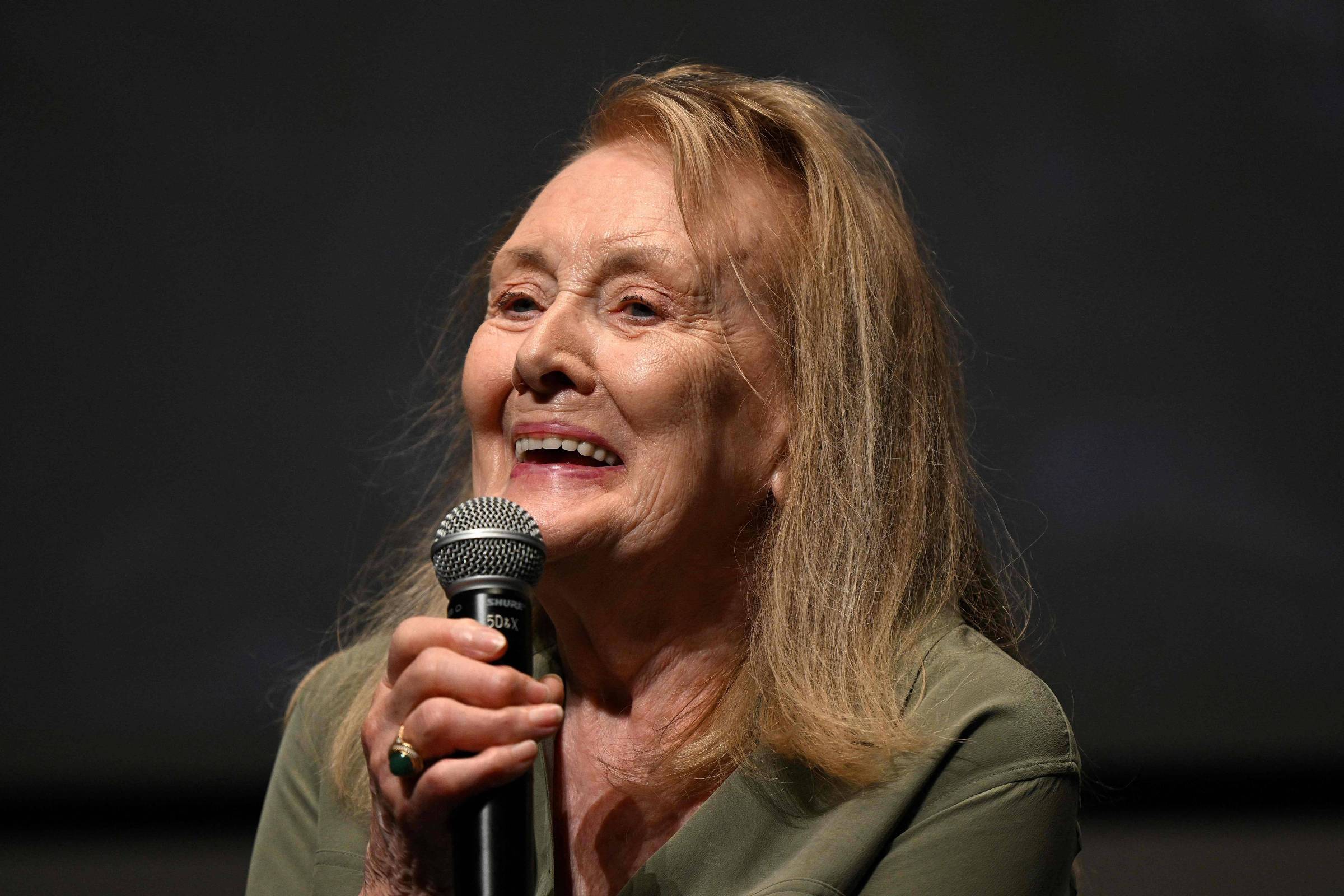 Annie Ernaux revisita um amor e o câncer por meio da fotografia