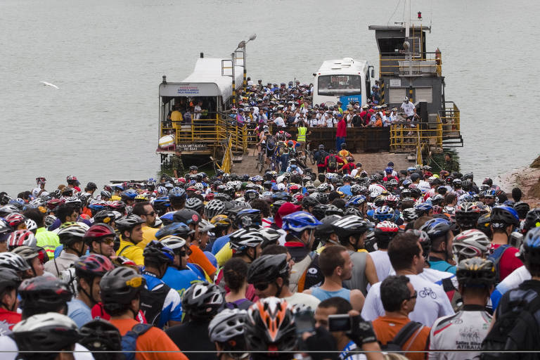 Ciclistas participam de viagem pela Rota Márcia Prado em 2012
