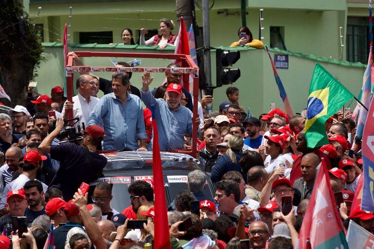 O Presidente Lula, candidato a presidencia pelo PT, faz caminhada em SBC acompanhado de Haddad e Alckmin