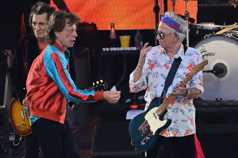 Mick Jagger se relacionou com Keith Richards e com o guitarrista Mick Taylor, diz biografia