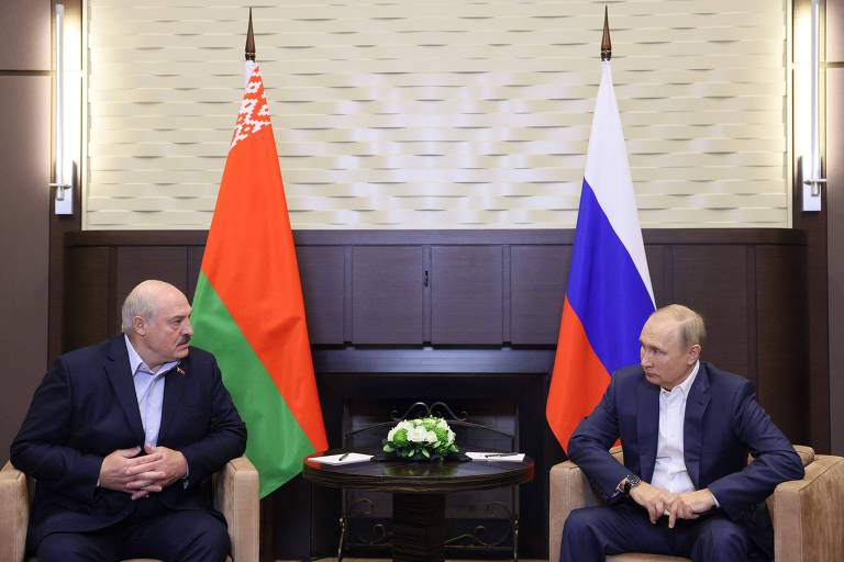 O ditador belarusso, Aleksandr Lukachenko, em reunião com Putin no balneário de Sochi (Rússia)
