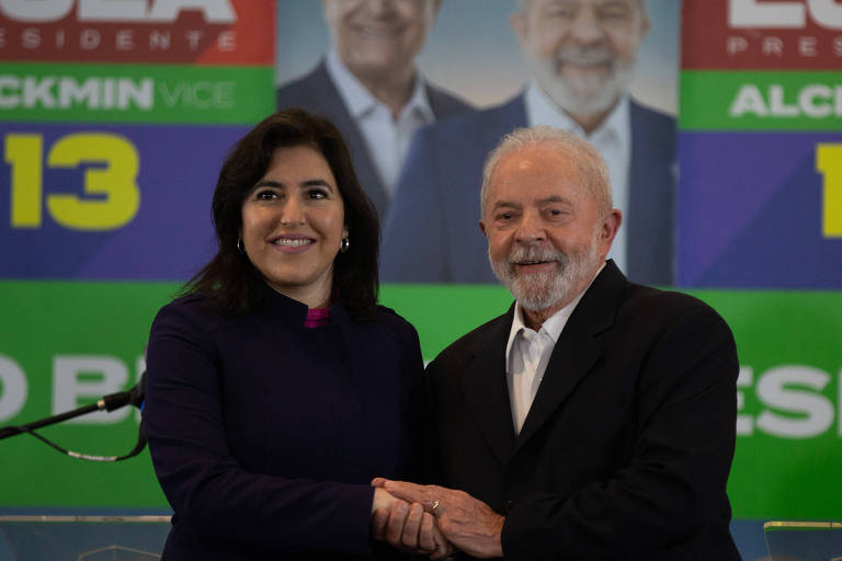 O candidato Lula ao lado da candidata Simone Tebet