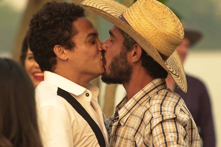 Beijo gay do último capítulo de 'Pantanal' não estava previsto pelo autor