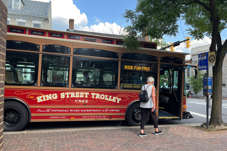 Cidade conta com tarifa zero em suas 11 linhas de ônibus, que foram aprimoradas para melhorar o serviço; vereador diz que só a tarifa grátis não atrai passageiros