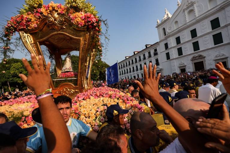 Fiéis celebram a volta do Círio de Nossa Senhora de Nazaré, em Belém, após dois anos de pandemia e distanciamento social