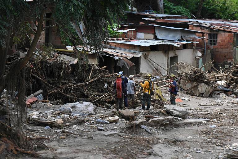 Número de mortos após chuva na Venezuela vai a 36; furacão Julia faz vítimas no Caribe