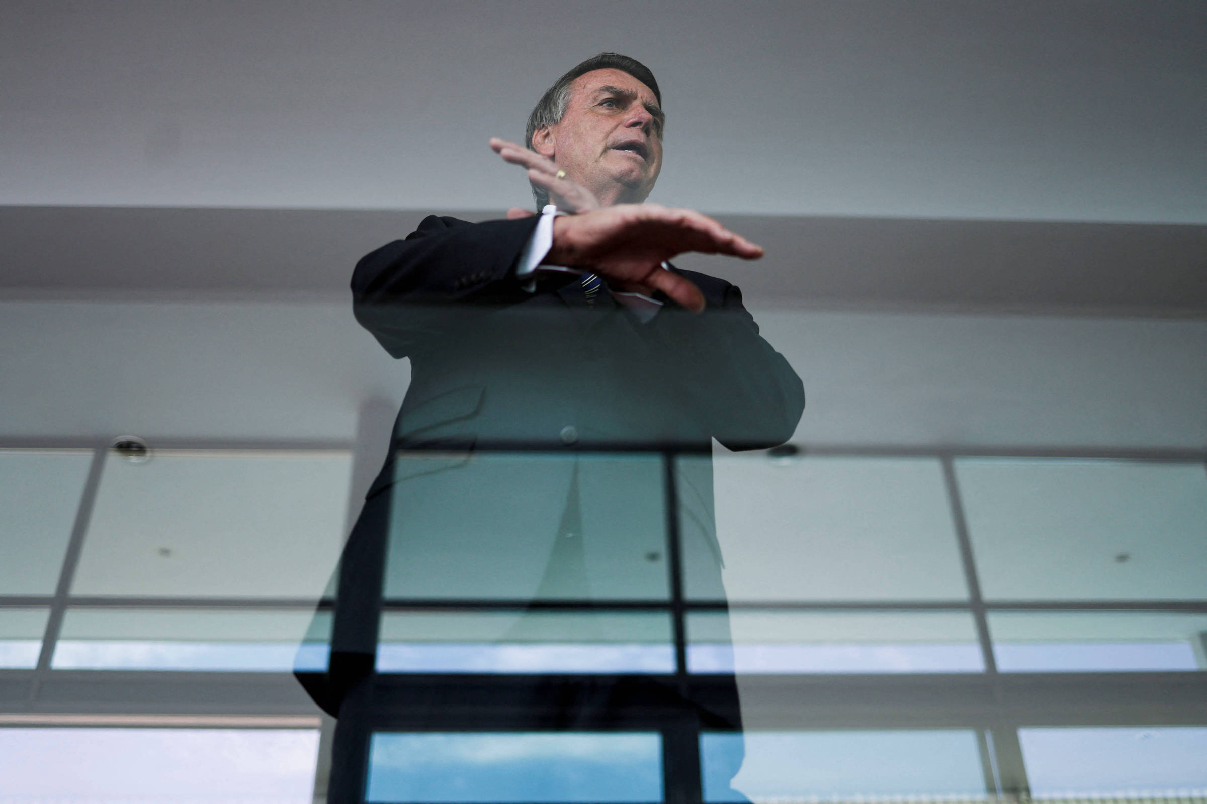 É o fascismo, Folha - UOL