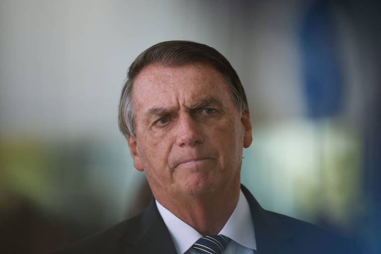 Imagem em close mostra o rosto do  ex-presidente Jair Bolsonaro
