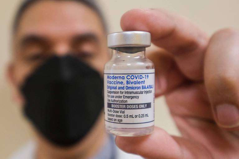 Vacina que protege contra a ômicron deve começar só em 2023, dizem especialistas