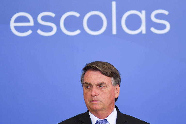Bolsonaro promove alfabetização política às avessas, com mentiras e distorções