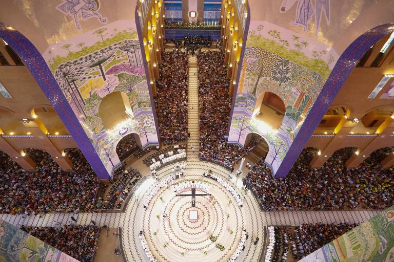 Aparecida hoje faxada da Basílica quase pronta. 