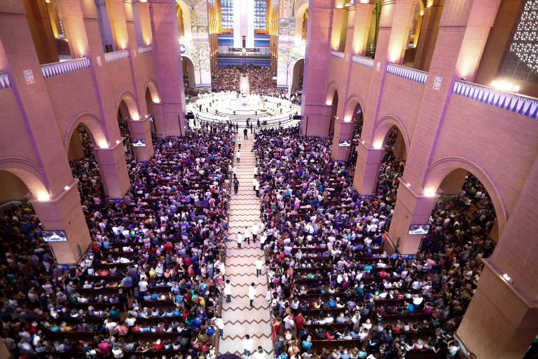 Santuário Nacional de Aparecida volta ficar lotado após dois anos de pandemia
