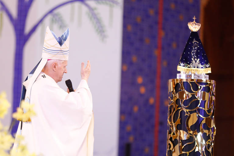Dom Orlando Brandes em missa pelo dia da Padroeira, nesta quarta (12). Arcebispo de Aparecida fala sobre eleição em basílica superlotada e diz que é preciso vencer ódio