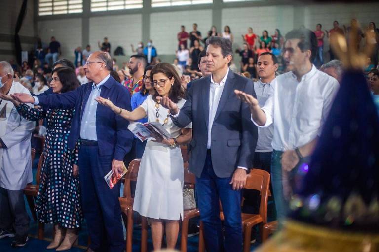Lu Alckmin, Geraldo Alckmin, Ana Estela Haddad e Fernando Haddad na Paróquia de Nossa Senhora Aparecida, em Itaquera
