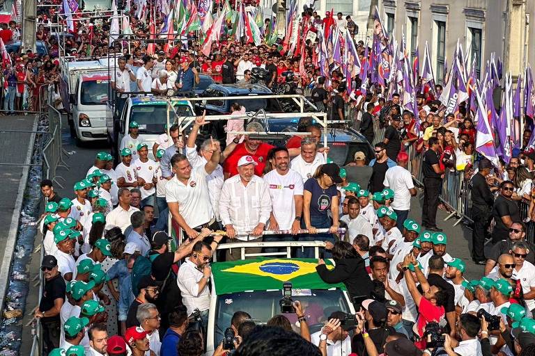 O ex-presidente Lula (PT) participa de caminhada em Maceió, Alagoas, ao lado do governador Paulo Dantas