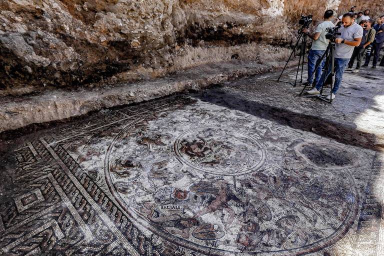 Síria descobre mosaico romano de 1.600 anos em escavação