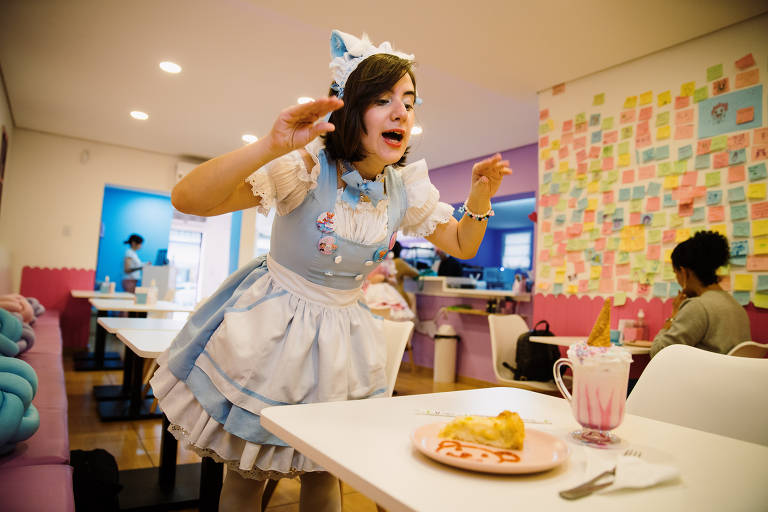 Maid café chega a SP com garçonetes vestidas de domésticas - 14/10/2022 -  Restaurantes - Guia Folha