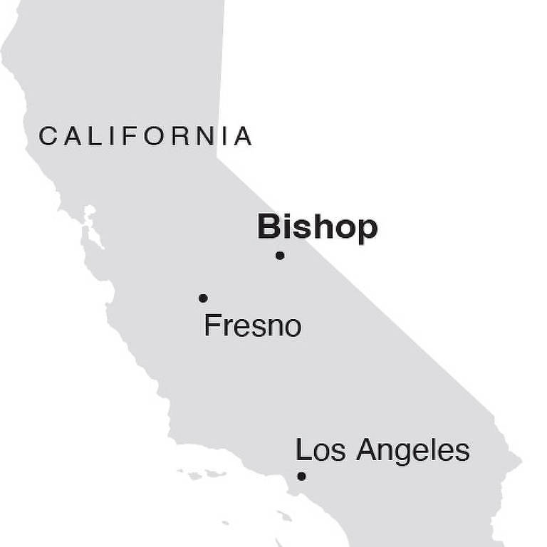 Mapa mostra o estado americano da Califórnia com a marcação das cidades de Bishop, Los Angeles e Fresno