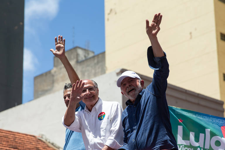 Lula e Geraldo Alckmin durante evento de campanha em Campinas, no interior de São Paulo