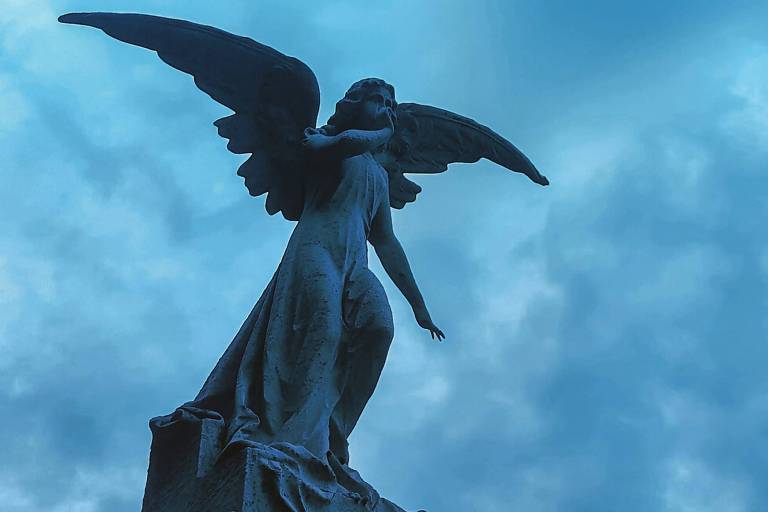 Escultura de anjo no Cemitério da Penitência, no Rio de Janeiro