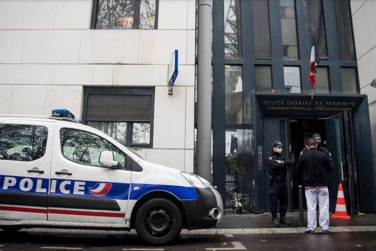 A principal delegacia de polícia do 19º distrito de Paris, onde uma investigação foi aberta depois que uma menina de 12 anos foi encontrada morta em um baú