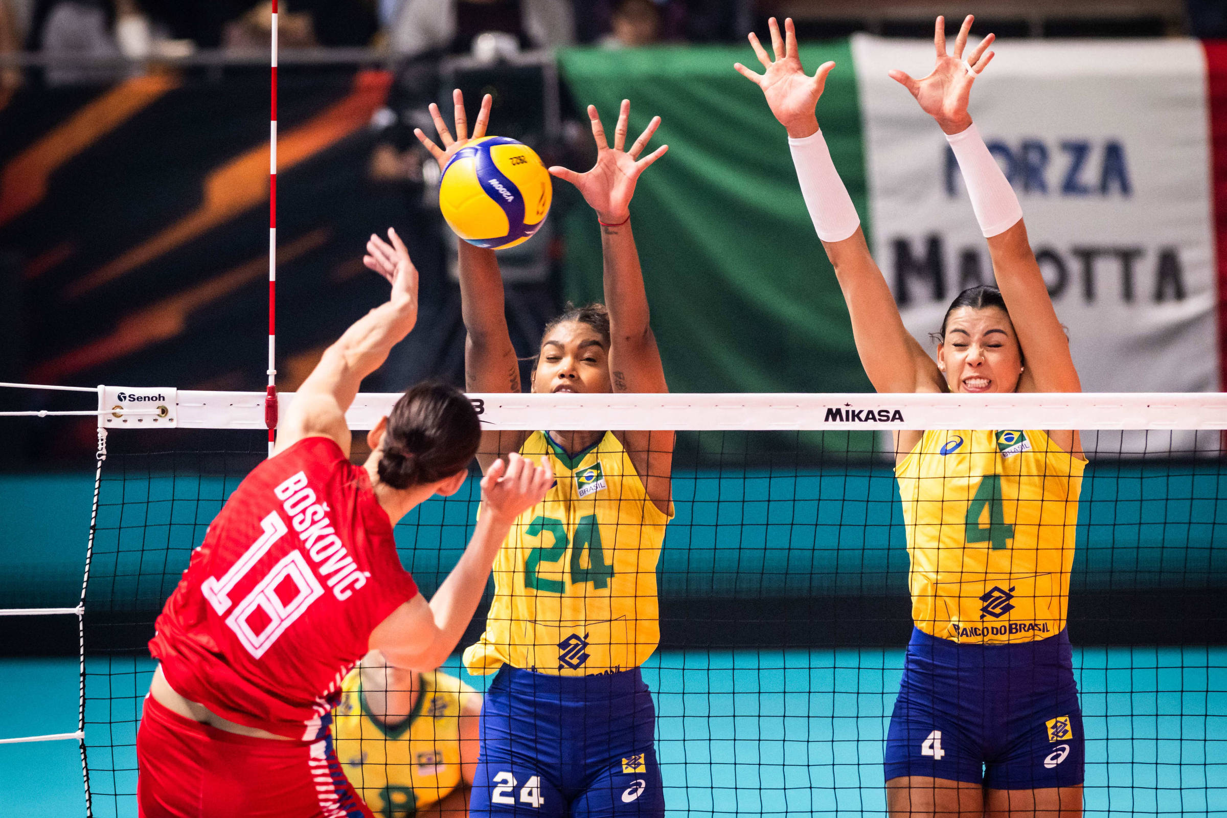 Brasil vence a Sérvia no tie-break e tem estreia positiva na Copa do Mundo  de Vôlei - Mais Esportes - Superesportes